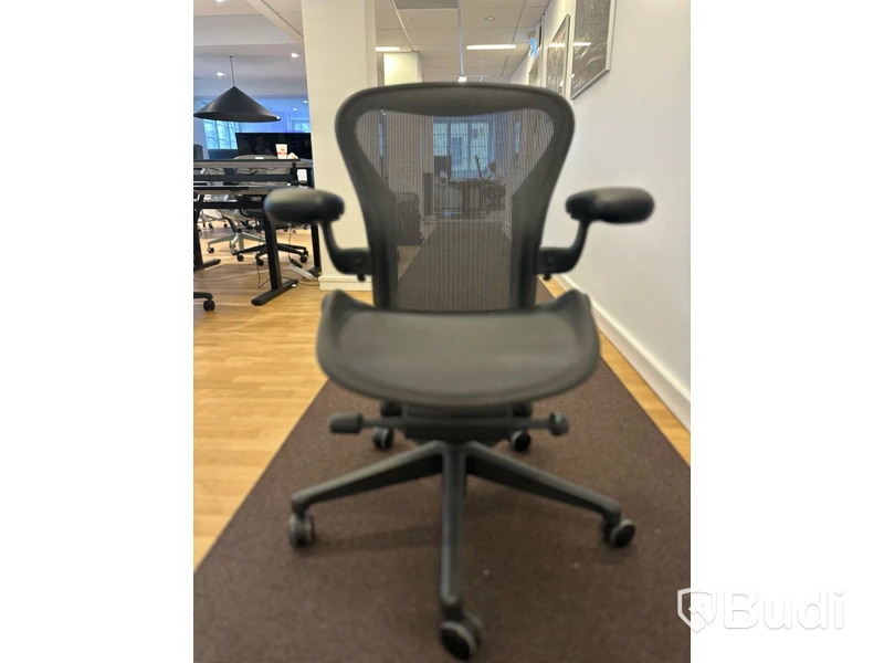 Kontorsstol - Herman Miller Aeron, mörkgrå, Ord. pris inkl. moms: 16 000 kr
