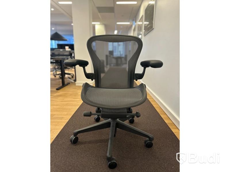 Kontorsstol - Herman Miller Aeron, mörkgrå, Ord. pris inkl. moms: 16 000 kr