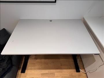 Höj- och sänkbart skrivbord 120x80 cm - ljusgrå 
