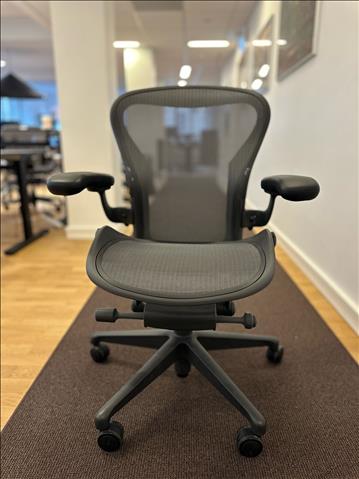 Kontorsstol - Herman Miller Aeron, mörkgrå, Ord. pris inkl. moms: 16 000 kr
