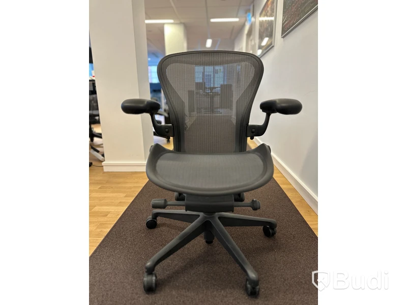 Kontorsstol - Herman Miller Aeron, mörkgrå, Ord. pris inkl. moms: 16 000 kr