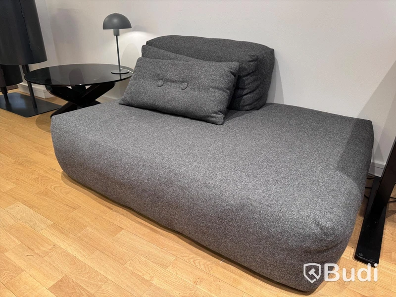 Fåtölj, soffbord samt lampa - Hay Mags grå marmorerad soffmodul, bord m svart glasskiva samt lampa Rusta