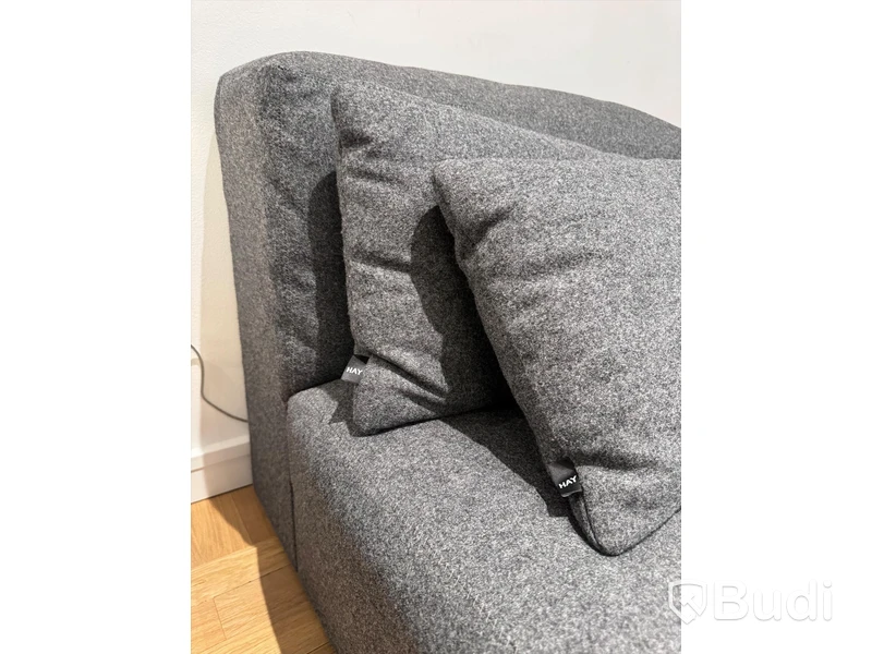 Fåtölj, soffbord samt lampa - Hay Mags grå marmorerad soffmodul, bord m svart glasskiva samt lampa Rusta