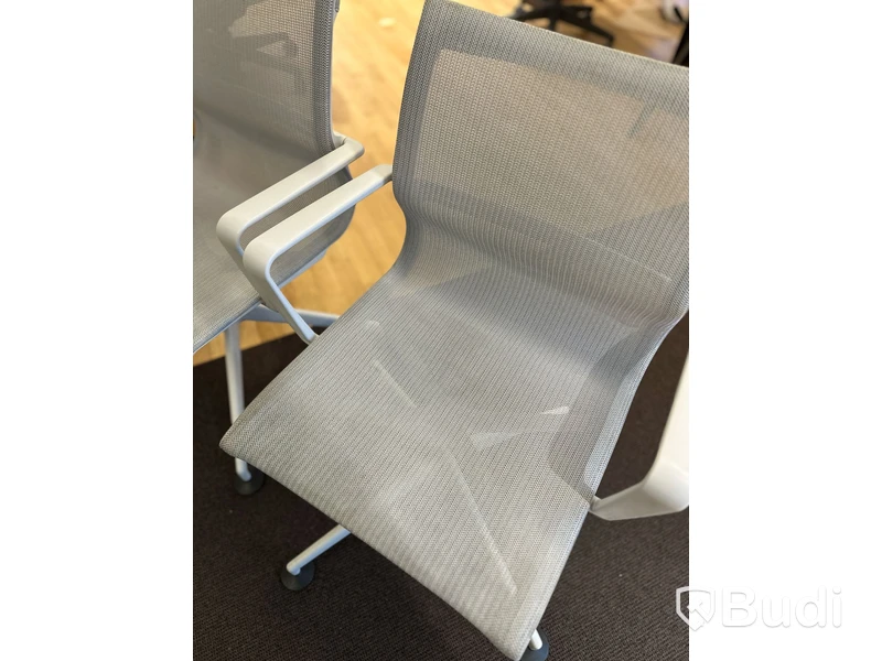 Kontorsstolar, 2 st - Vitra Physix utan hjul, vit/grå med tygsits, Totalt ord. pris inkl. moms: ca 25 000 kr