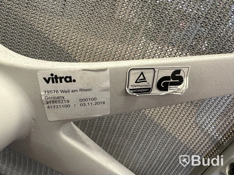 Kontorsstolar, 2 st - Vitra Physix utan hjul, vit/grå med tygsits, Totalt ord. pris inkl. moms: ca 25 000 kr