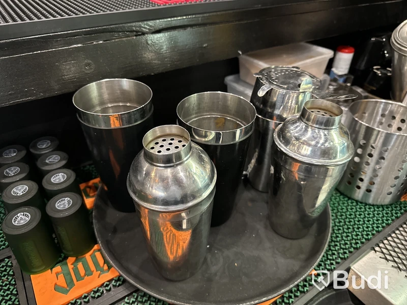 Parti med shotglas och drinktillbehör