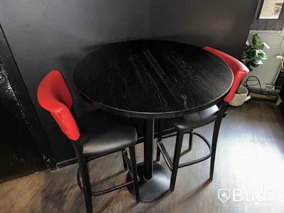 Stort parti med restaurangmöbler