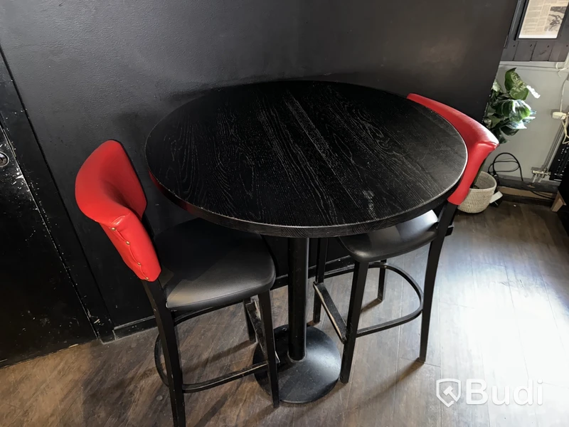 Stort parti med restaurangmöbler
