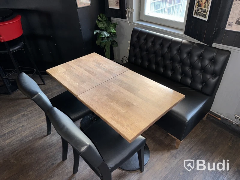 Stort parti med restaurangmöbler