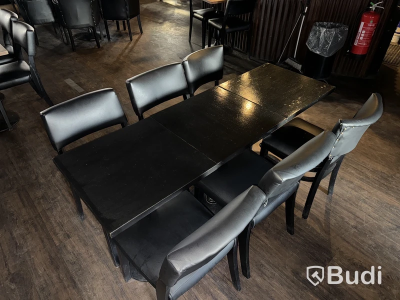 Stort parti med restaurangmöbler