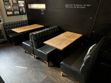 Stort parti med restaurangmöbler