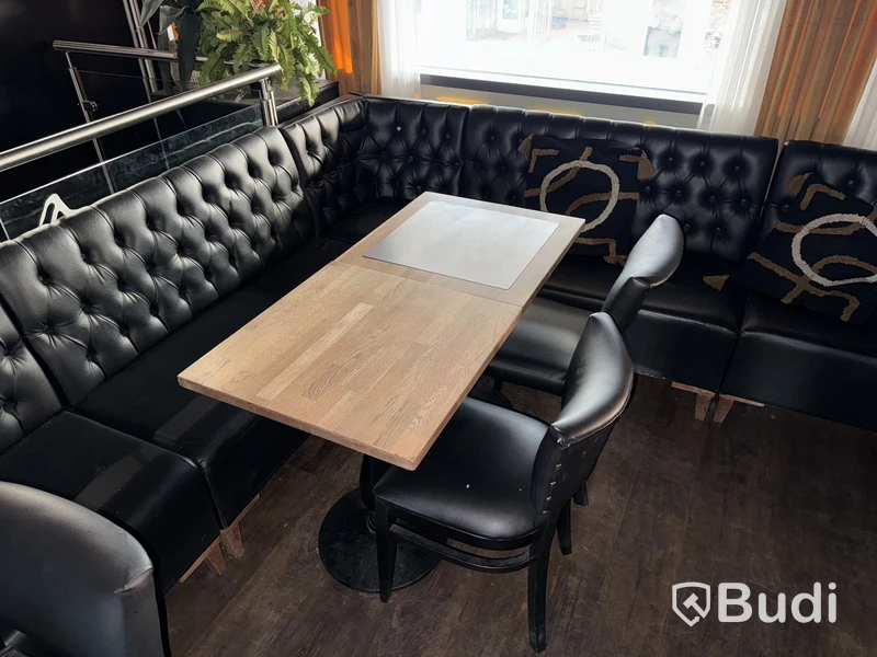 Stort parti med restaurangmöbler