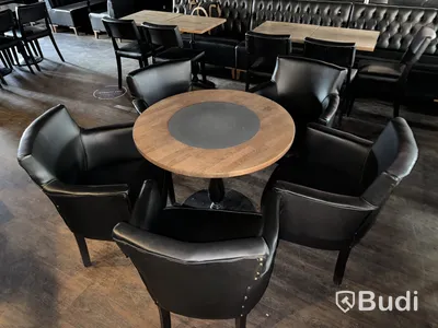 Stort parti med restaurangmöbler