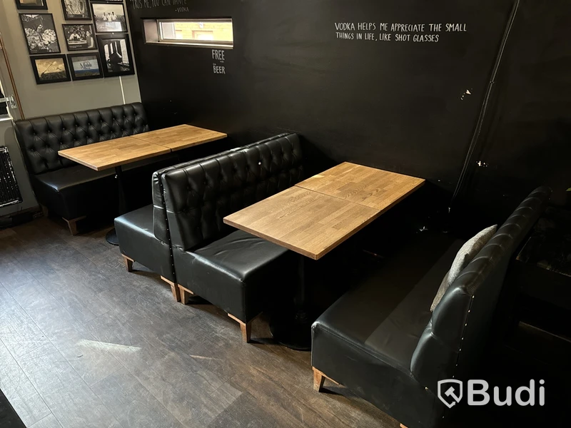 Stort parti med restaurangmöbler