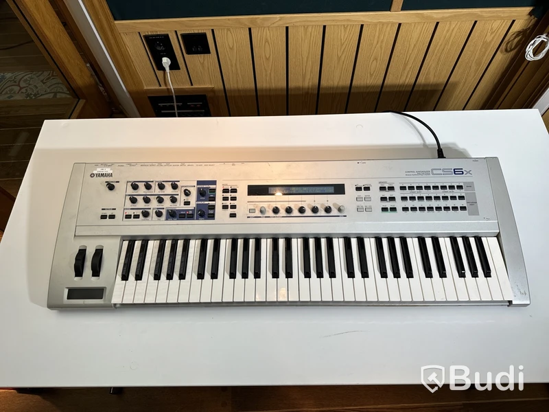 Synthesizer - Yamaha CS6X