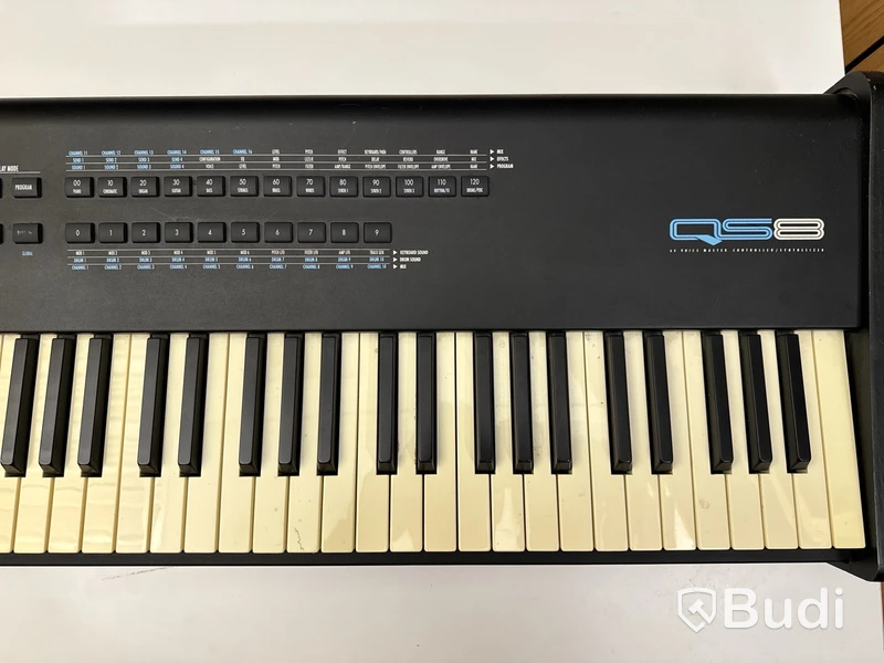 Keyboard - Alesis QS8