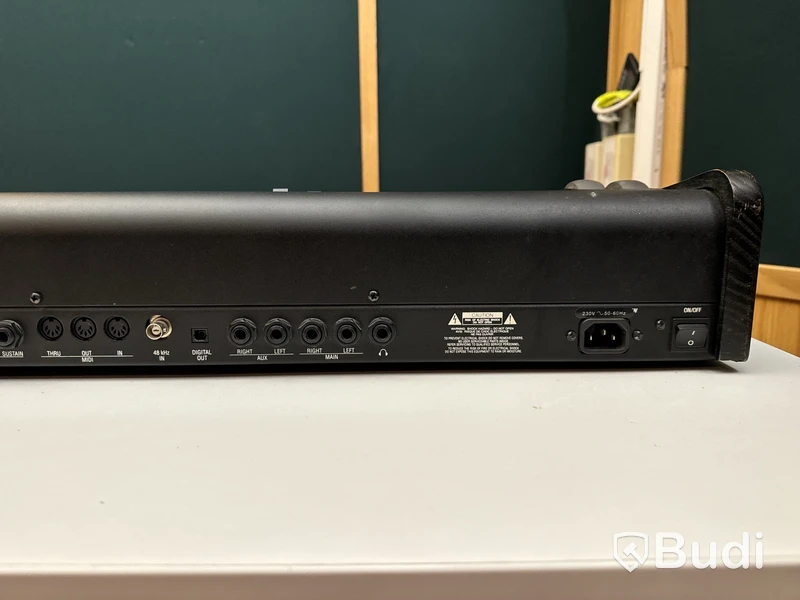 Keyboard - Alesis QS8