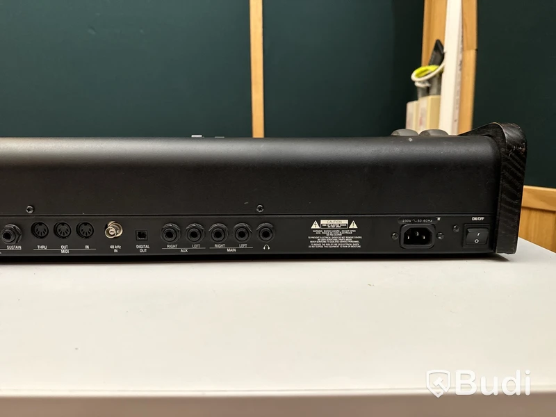 Keyboard - Alesis QS8
