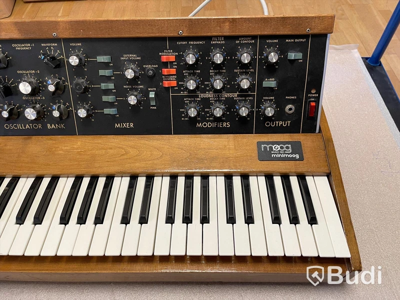 Synthesizer - Moog Minimoog