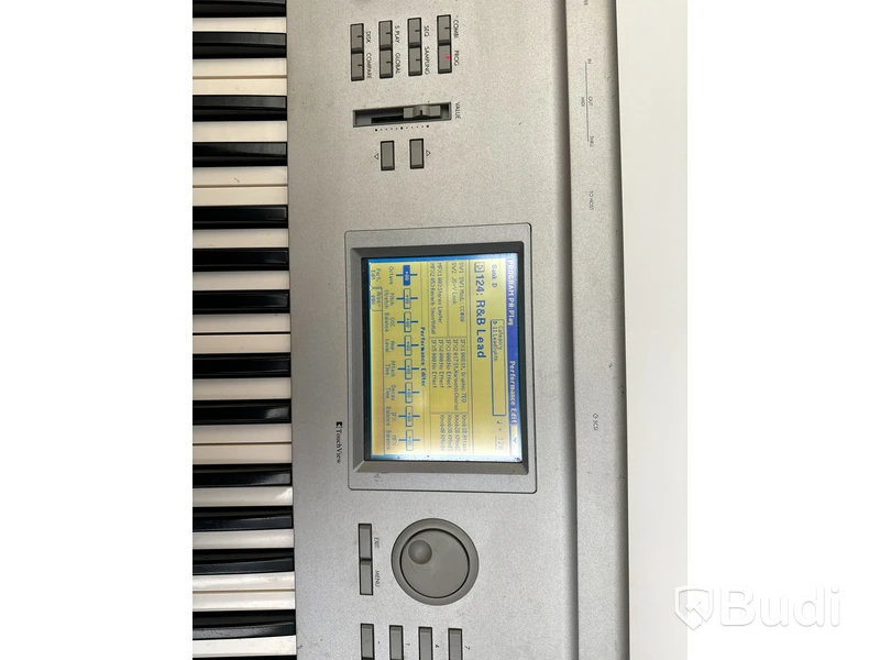 Synthesizer - Korg Triton