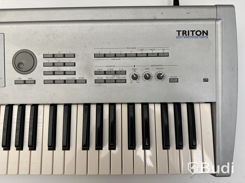 Synthesizer - Korg Triton