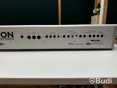 Synthesizer - Korg Triton