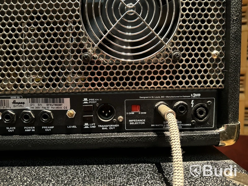 Basförstärkare samt högtalarkabinett - Ampeg SVT-VRU och SVT15E