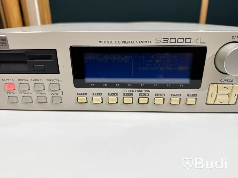 Sampler - Akai S3000XL