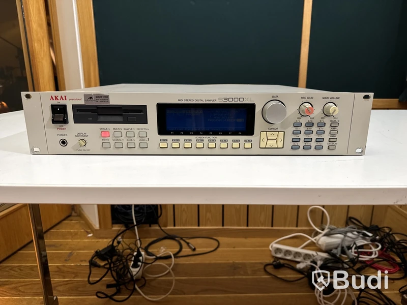 Sampler - Akai S3000XL