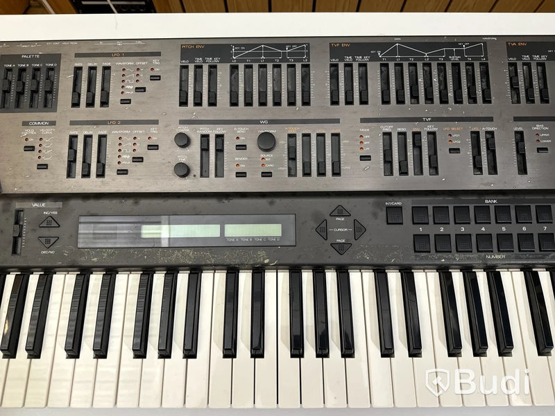 Synthesizer - Roland JD-800