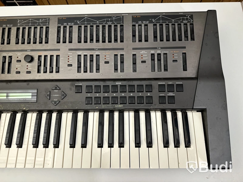 Synthesizer - Roland JD-800