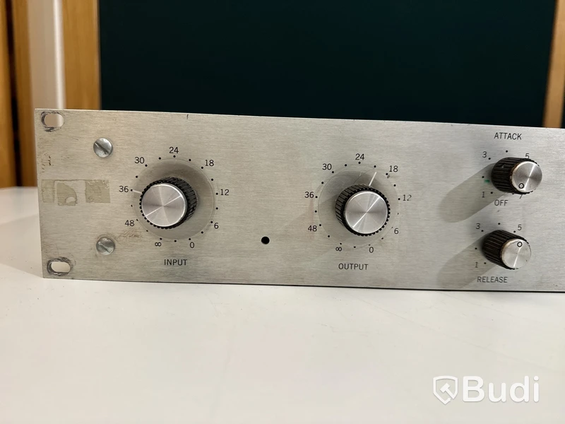 Kompressor - Urei, Universal Audio Blue Stripe 1176B