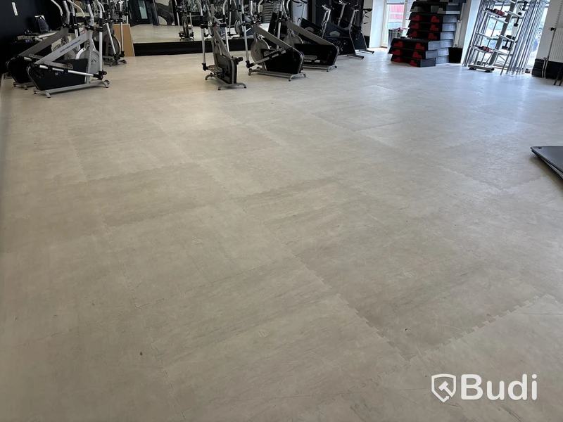 Ca 80 m2 gymgolv