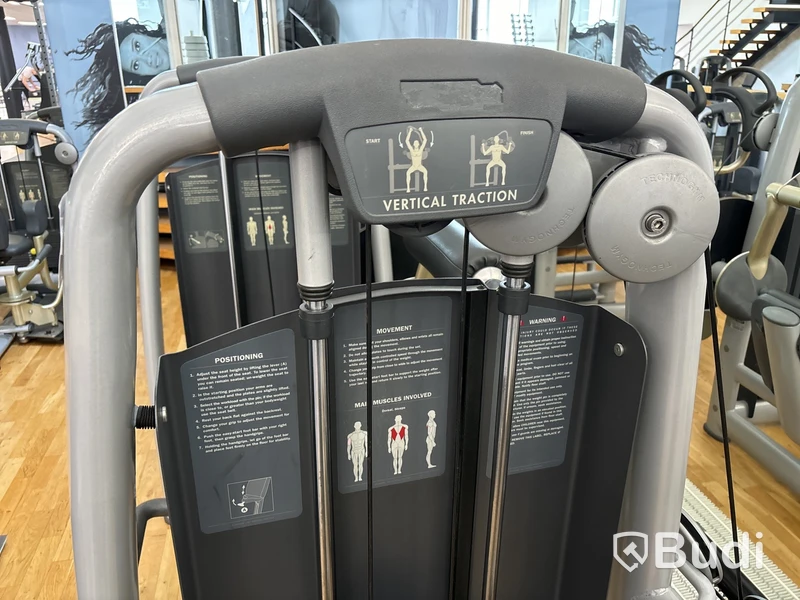 Vertical Traction, TechnoGym