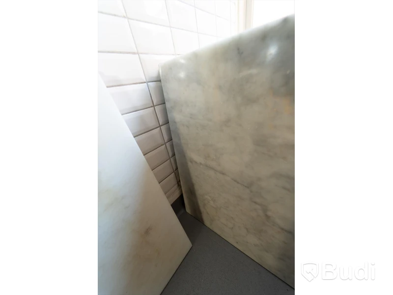 Marmorskivor 2st totalt varav 1st 55x80cm, 1st 100x70