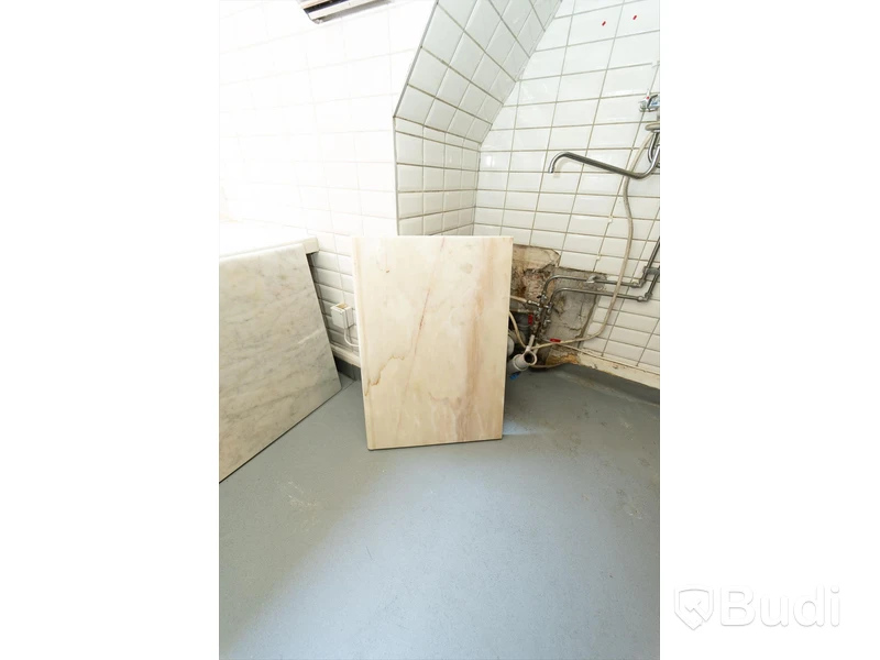 Marmorskivor 2st totalt varav 1st 55x80cm, 1st 100x70