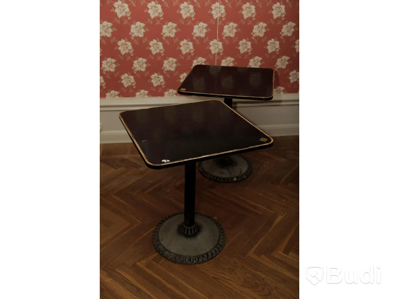 Set om två stycken bord i trä med metallfot