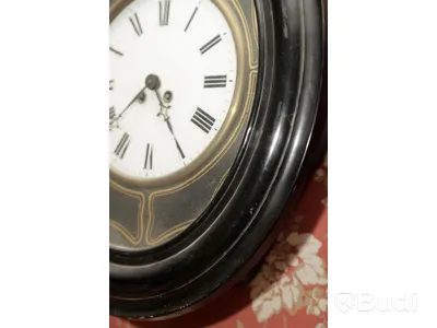 Vägghängt ur. Okänt märke