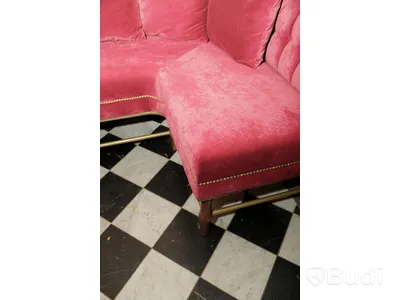 Soffa i sammetsliknande tyg med 3 kuddar