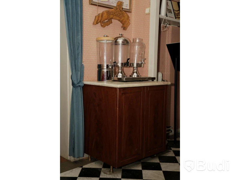 3 stycken juice/vätskedispenser samt bänk
