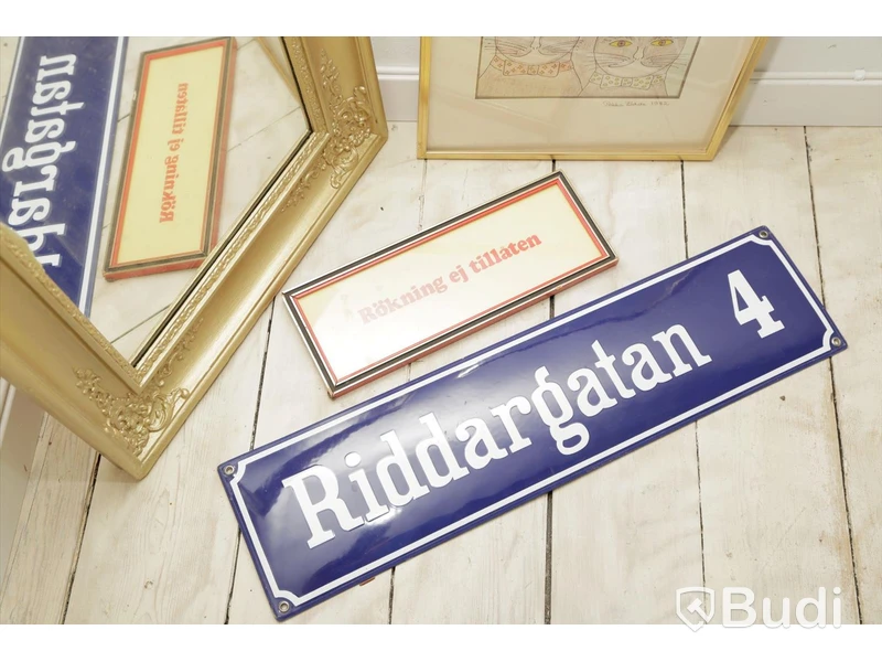 4 stycken skyltar, tavlor och spegel ( OBS ej Riddargatan 4 skylten )