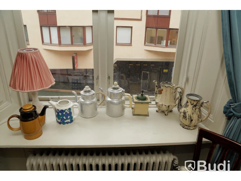 Diverse föremål såsom olika kannor mm. 8 st