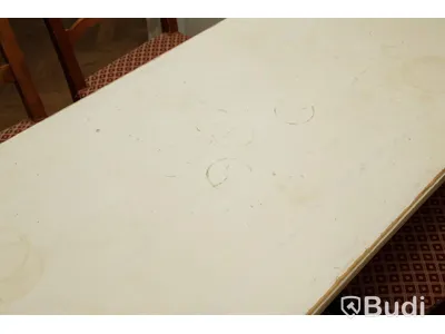 Set om träbord med 4 stolar
