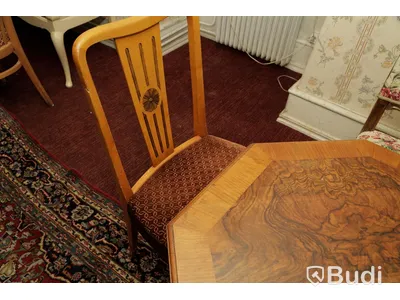 Set med träbord, 3 st stolar samt soffa