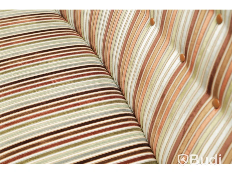 Soffa i trä i sammetsliknande textil