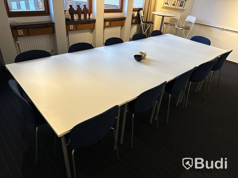 Konferensbord med 12 st. stolar