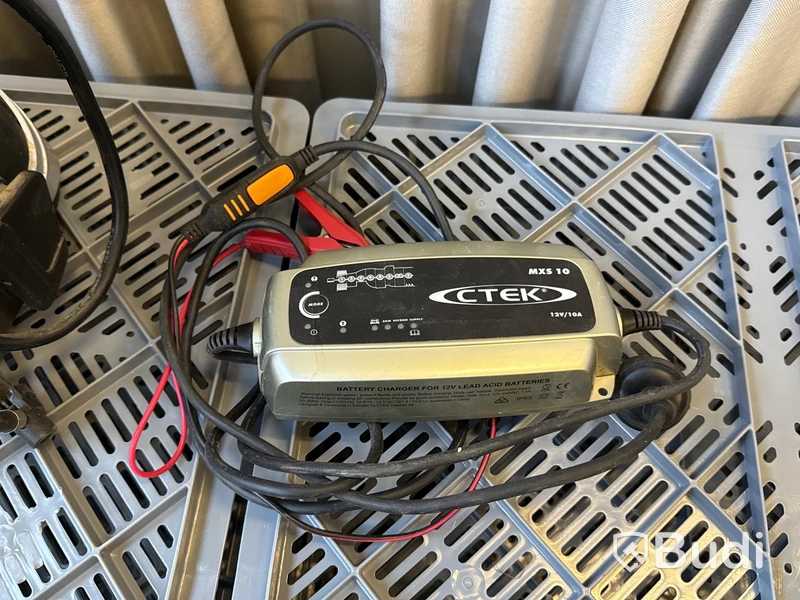 Batteribooster & laddare Ctek MXS 10 & Black&Decker