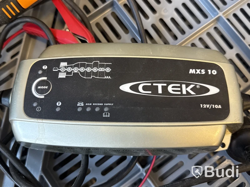 Batteribooster & laddare Ctek MXS 10 & Black&Decker