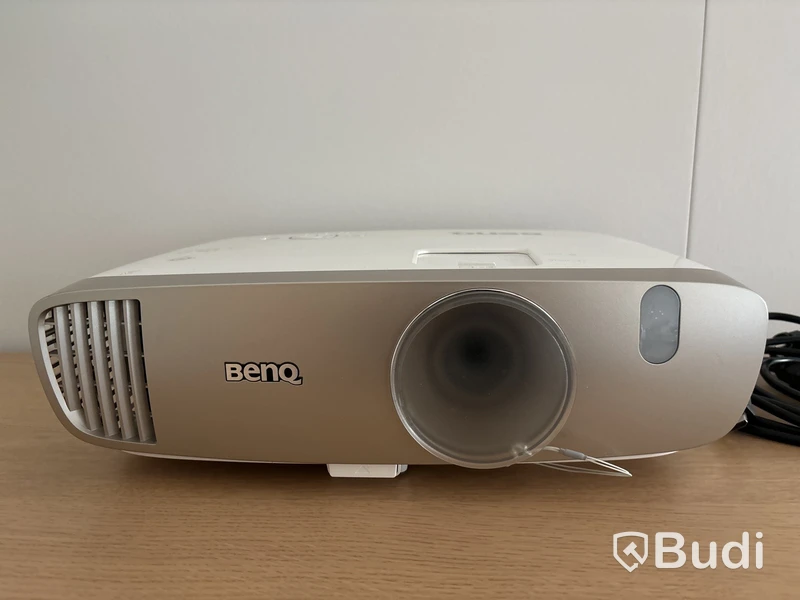Projektor Benq W2000