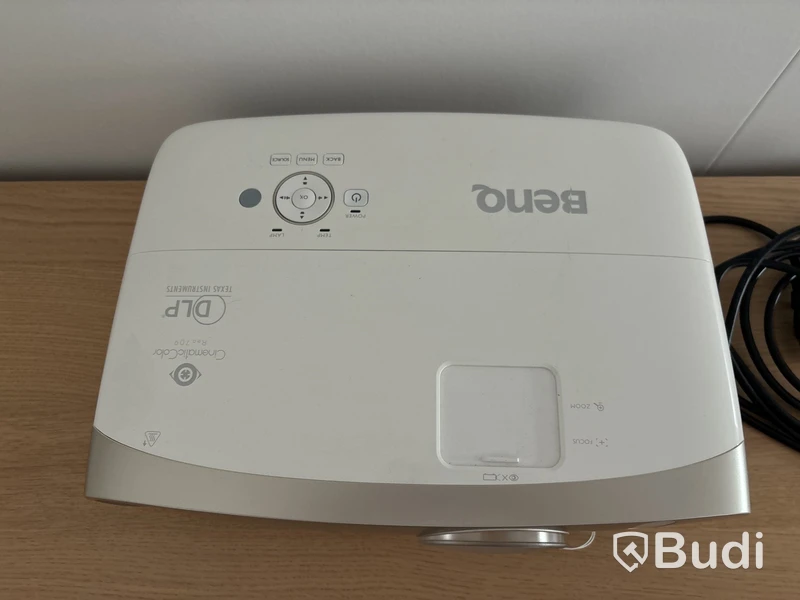 Projektor Benq W2000